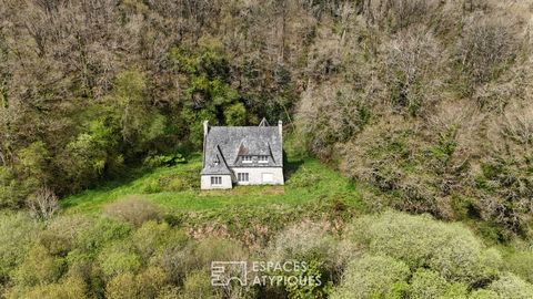 A unique place where your life will undoubtedly be a long, quiet river. Ideally located in the town of Plouigneau, in the heart of the Douron valley, a preserved natural site, this architect-designed house of character to renovate nestled in its gree...