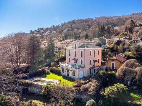 Perfect solution to be used as a B&B with swimming pool and garden for sale in Stresa. The flat is located inside an early 20th century period villa with only two units. In the renovation it has retained the architectural attractiveness of the period...