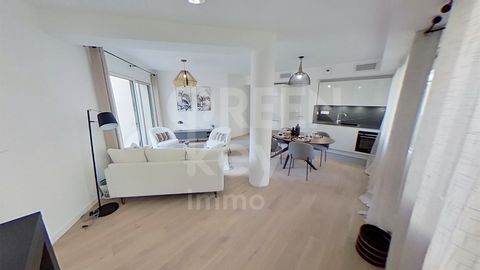 NANTES (Mellinet / Canclaux)   Close to the city center of Nantes and the banks of the Loire, in a new luxury residence, come and discover this magnificent 3-room apartment of 71.76 m2, double exposure South / East, bright and without vis-à-vis.   It...