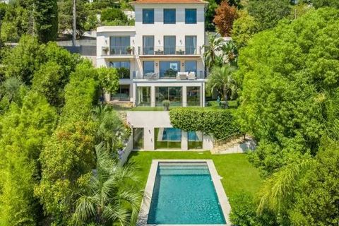 Located on the hills of le Cannet, close to the old village and amenities, superb private mansion of 500 m2, completely renovated and enjoying a magnificent view of the bay of Cannes and the Estérel. This property benefits from high quality fittings ...