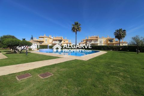 Located in Albufeira. Situated in the charming area of Açoteias, town of Albufeira, this 2 bedroom, 2 bathroom apartment is a real gem. With 100 sq.m. of built area, this apartment comes fully furnished, including air conditioning and built-in wardro...