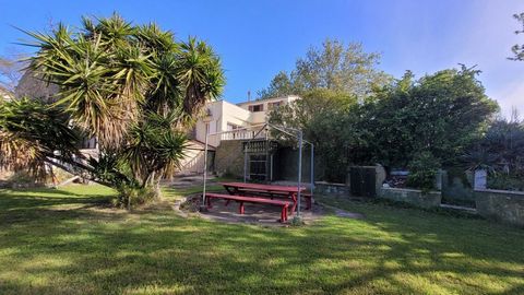 Nice village with all shops, groceries, chemist cafe/restaurant, 20 minutes from Beziers, 20 minutes from the motorway and 25 minutes from the coast. Lovely 50's house to modernise with 115 m2 of living space including 4 bedrooms and 2 shower rooms o...