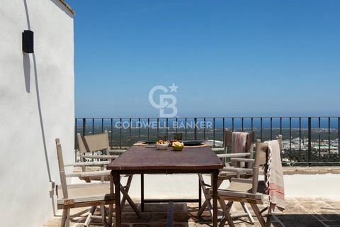 PUGLIA. OSTUNI. OLD TOWN INDEPENDENT HISTORICAL HOUSE. SEA VIEW Coldwell Banker offers for sale, exclusively, an elegant residence located in one of the most beautiful and characteristic streets of the 