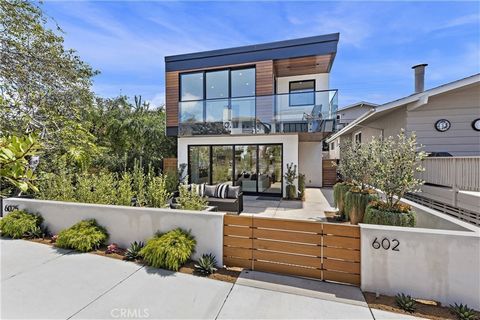 This newly crafted 3-bedroom, 5-bath residence, envisioned by esteemed Andrade Architects, provides three distinct levels of living space, and embodies the height of architectural innovation, featuring private elevator access, towering ceilings, vast...