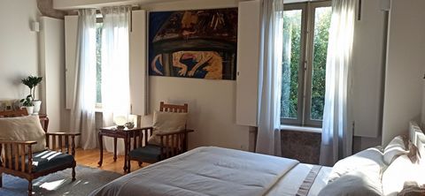 Located in one of the bests areas of Porto, the studio is inserted in an old house fully recovered in 2021, where we live. The studio is located in a quiet green neighbourhood with easy access to the city centre. The Serralves Museum of Contemporary ...