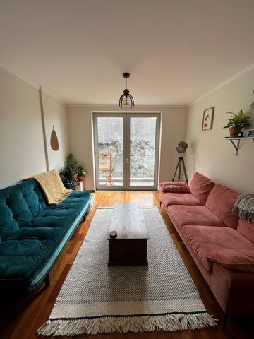 I am renting out my spare room in charming town of Santa Cruz. It is a brand new and well equipped two bedroom apartment with strong and reliable wifi. I split my time between Madeira and Lisbon so you will have the place to yourself for a big chunk ...