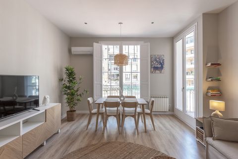 Incredible opportunity to live in one of the best areas of Barcelona! This marvelous 100m² (1.076 sqft) apartment is located on the prestigious Av. Diagonal, just a few steps away from Paseo Sant Joan. The property has been completely renovated and f...