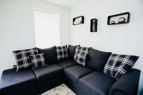Welcome to the Sheffield 2BR Haven at Sojo Stay Sheffield! Perfect for families, friends, groups, business travelers, and contractors. This spacious 2-bedroom apartment comfortably accommodates up to 5 guests. It's conveniently located with a 10-minu...
