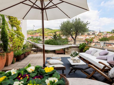 In the heart of the picturesque town of Alella, well known among wine lovers, located on the Mediterranean coast and a few kilometers from Barcelona, is our modern and cozy loft, perfect for couples or small groups seeking comfort and style in an env...