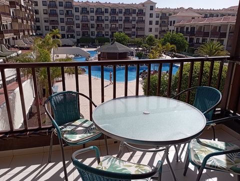 Situated in Costa Del Silencio, just 400 metres from Playa Amarilla, the apartment features beachfront accommodation with an outdoor swimming pool, a bar, a garden and free WiFi. With mountain views, this accommodation provides a balcony. The apartme...