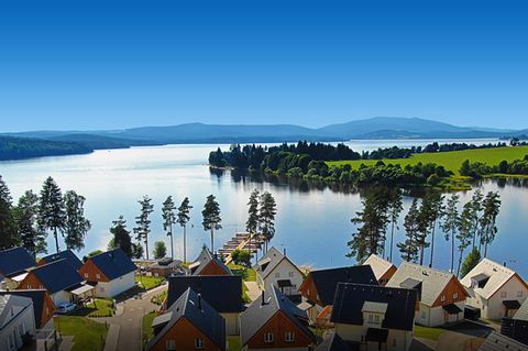 A unique place for lovers of peace and nature within easy reach on the shores of Lipno Lake We offer accommodation in apartments or houses in a beautiful and quiet place. Individual houses and an apartment building are located on the shores of Lake L...