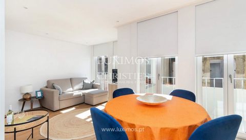 Building fully rehabilitated in 2019 and operating on AirBnB, for sale , in downtown Porto . Property spread over 4 floors and composed of three 1 bedroom apartments and one studio apartment , fully equipped and furnished. Located in the centre of Po...