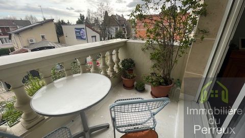 SALE IN OCCUPIED LIFE ANNUITY- 90-YEAR-OLD WOMAN AND 87-YEAR-OLD MAN. TOWN CENTRE OF PERREUX SUR MARNE MAGNIFICENT APARTMENT OF TYPE F2 OF 59.97 M2 HA IN A FREESTONE RESIDENCE ON THE 2ND FLOOR WITH ELEVATOR. ENTRANCE, LIVING ROOM, FITTED KITCHEN, BED...