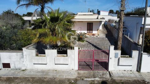 MELENDUGNO (TORRE SPECCHIA) - LECCE - SALENTO In Torre Specchia, one of the most beautiful seaside location in the Municipality of Melendugno, we offer for sale a detached villa of about 120 sqm located just 300 meters from the sea, with private gard...