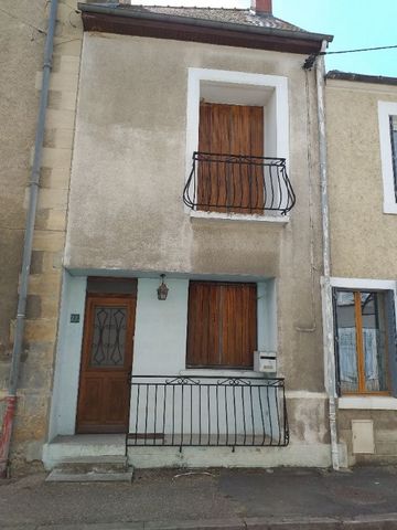 DUN SUR AURON 18130, Townhouse, two bedrooms, sale price EUR 29,000, seller's fees. House of 62 m² comprising on the ground floor, a kitchen, a living / dining room, a room that can be used as an office, a bathroom, a toilet. Upstairs two bedrooms wi...