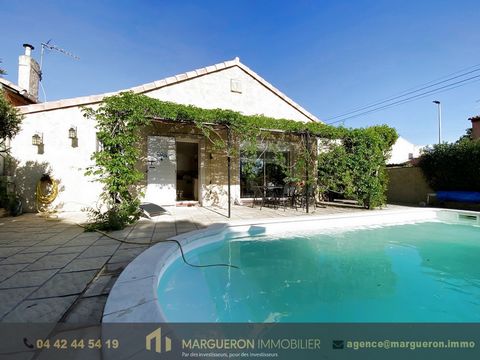 MARGUERON IMMOBILIER offers you exclusively in Istres, this pretty single-storey house with partial floor of 80 m2 on a plot of 310 m2 composed as follows: An entrance hall opening onto a large living room with open fitted kitchen, laundry room and s...