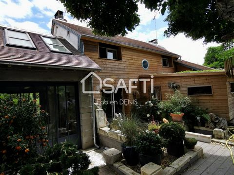 This renovated house located in Nouans-les-Fontaines (37460) stands out for several assets: A vast 12,000 m² plot offering a peaceful setting in the heart of the city, with an East-West exposure guaranteeing optimal brightness. Outdoor amenities incl...