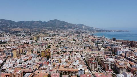 Fuengirola , Costa del Sol 3 apartments sold as 1 Incredible investment opportunity in Fuengirola, Costa del Sol! Successful hostel with more than 25 years of history and with a license for 12 rooms (doubles and triples) Great investment opportunity,...