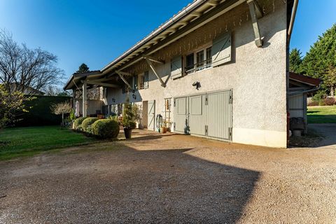The Sandra Viricel real estate agency presents to you, exclusively, this beautiful Bressan-style farmhouse, made of adobe, located in the small village of Bourg Saint Christophe, where tranquility reigns, close to the medieval city of Pérouges, and M...