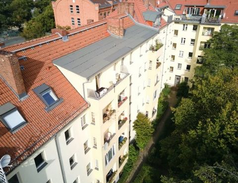 Address: Silbersteinstr. 53 12051 Berlin Property description Building The five-storey apartments buildings on Silberstein- and Hertastrasse are located in Neukölln, one of Berlin’s most diversified boroughs. The ensemble of buildings was raised as t...