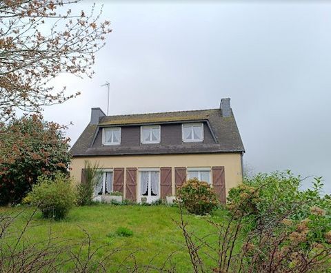 House close to all amenities, 4 bedrooms, 1 of which is on the ground floor. Entrance, kitchen of 12 m² open to living room of 35 m² with fireplace (insert) Shower room and toilet on the ground floor. Upstairs: 3 bedrooms, a toilet, 2 attics. Full ba...