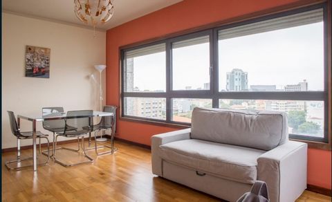 One bedroom apartment, parking spce and situated walking distance to Porto center, 7-minute walk from Cristal Palace Gardens, 7-minute walk from Soares dos Reis National Museum, and 600 metres from Bom Sucesso Market. Property features city views and...