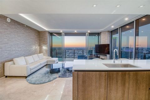 Live Limitlessly in this Contemporary 3 bedroom / 3.5 bath with endless upgrades throughout - a spacious split floor plan with floor to ceiling windows, dazzling city and Biscayne Bay views to the South! This sophisticated, designer finished condo fe...