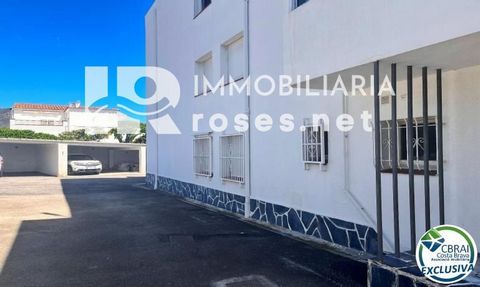 Certificado Energético: 4ZDMVS0D3Ground floor apartment for sale in the urbanization of Les Garrigues de Roses, a quiet and pleasant area, close to nature and very well connected. This apartment consists of a spacious living room, a kitchen, two doub...