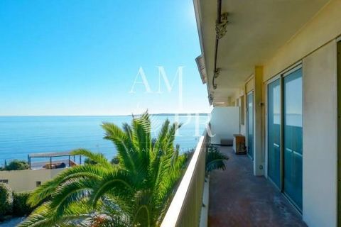 In the heart of the highly sought-after Palm Beach area, on the seafront, just a short stroll from shops and beaches, Amanda Properties presents a unique opportunity. This magnificent 3-room flat, with a generous surface area of 80m², offers exceptio...