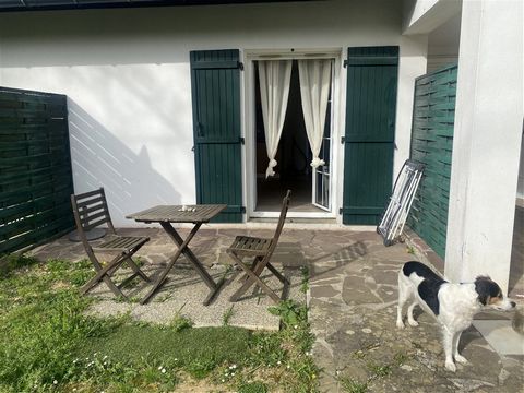 Toit2Rêve exclusive! Located in Itxassou a few minutes from the Cambo les Bains thermal baths. In a beautiful Basque house, come and discover this pretty studio, composed of an entrance, an equipped kitchenette, a living and sleeping area, bathroom w...