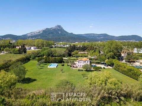 Located in La Garde, this family property of 175m2 of living space on a plot of 9072 m2 offers a haven of tranquility and luminosity. Regionally inspired, located close to the historic centre of the town and amenities, the house is skilfully articula...
