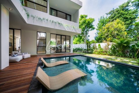 Hop into your dream escape, right smack in the chill vibes of Bali’s Pecatu. Picture this a swanky 3-bedroom villa that’s all about swish living, a cozy nook, and a solid gold investment all rolled into one. Hunting for a forever home, a chill-out sp...