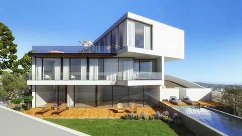 House under construction of typology T6, which stands out for its modern architecture. With lift access to the 3 floors that compose it, this villa has private parking, terraces, garden, jacuzzi and swimming pool. It also has water heating by solar p...