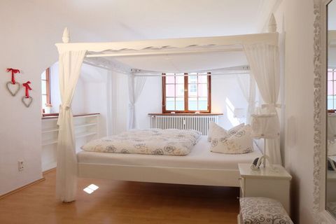Live generously on 109 m². Sleep in a romantic four -poster bed in overgeave (220 x 200 cm). Enjoy wellness in a shower room with a Raindance shower and infrared cabin with your favorite CD. Sit with a glass of beer or wine with a view of the half -t...