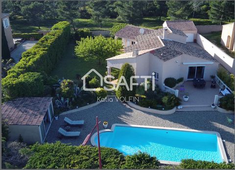 Située à Carnoux-en-Provence , cette maison de 160m² offre un cadre de vie paisible, sans vis-à-vis. Implantée sur un terrain de 1400m², la propriété dispose , d'une piscine de 45m² et d'un pool house de 18m², invitant à la détente en plein air prome...