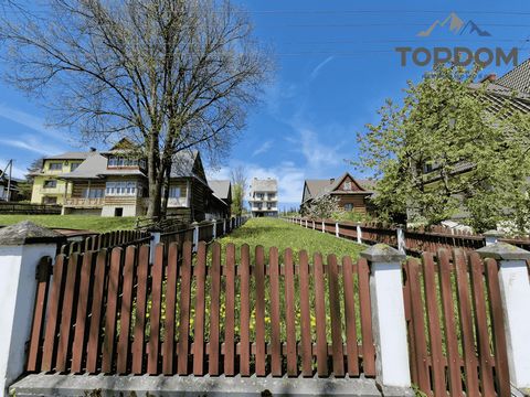 The object of sale is a house located in the mountain village of Stare Bystre. The village is located 10 km north-west of Zakopane in the Nowy Targ district, in the municipality of Czarny Dunajec. The building has four floors. In the basement, a gara...