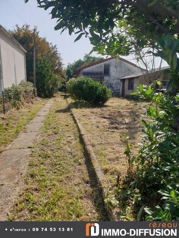 Mandate N°FRP155539 : House approximately 76 m2 including 4 room(s) - 2 bed-rooms. Built in 1948 - Equipement annex : Garden, parking, cellier, Fireplace, véranda, - chauffage : electrique - Expect some renovation - Class Energy E : 279 kWh.m2.year -...