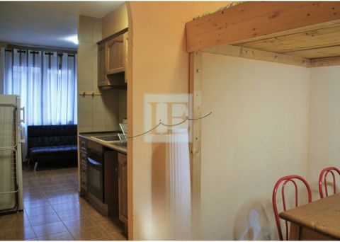 Floor 1st, flat total surface area 55 m², usable floor area 50 m², single bedrooms: 1, double bedrooms: 1, 1 bathrooms, age between 20 and 30 years, built-in wardrobes, lift, kitchen (oberta), state of repair: in good condition, car park, furnished, ...