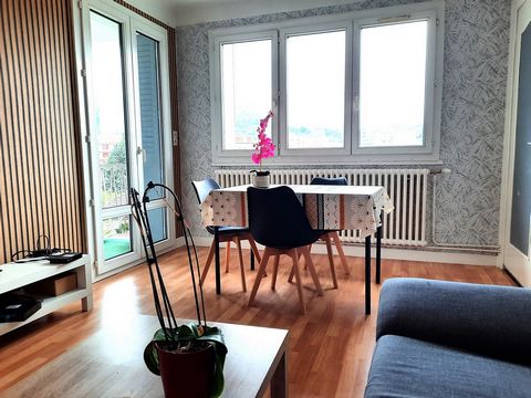 GOLDEN TRANSACTION - Florence DORE   Investor or first time buyer! I present you in the town of CHAMBERY (73000) Bright apartment on the 4th and top floor in a well-maintained condominium This property is composed of an entrance of 7 m2, a kitchen of...