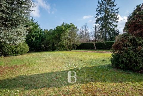 If you are looking to build your own house, BARNES Yvelines is listing an exceptional 1,152m² (12,400 sq ft) buildable plot in Bougival (78380), in a quiet residential area, with a possible footprint of 20%, i.e. a maximum building area of 230m² (2,4...