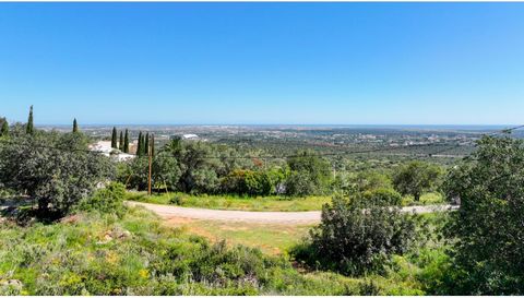 Opportunity to purchase a large plot located in a quiet area of Santa Barbara de Nexe offering beautiful views over the countryside with a project and license to start construction of a 900m2, 6-bedroom villa.With a total area of 14.920m2 to be fence...