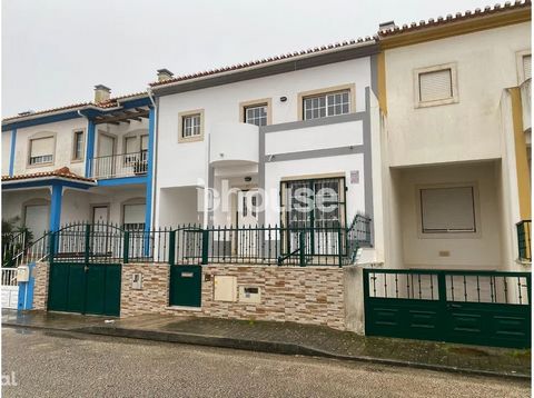 Charming 3 bedroom villa in São Bernardino, Atouguia da Baleia, with 276.51m2, with excellent location, located just 5 minutes from the beach. This villa consists on the ground floor by a living room with fireplace, a large kitchen, a W.C. and a hall...