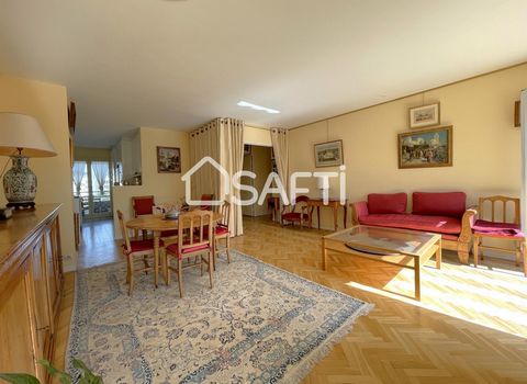 SAFTY offers you: On the 5th floor, of a residence with caretaker, this beautiful 73M² apartment, very pleasant, with its 3 loggias as an extension of the living rooms. It consists of an entrance with wardrobe, a living room with parquet flooring ope...
