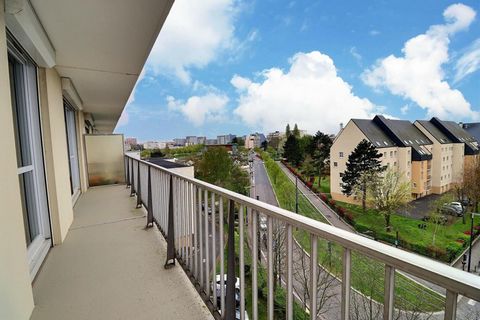 Le Havre - Mont Gaillard Pauline GABRIEL vous présente ce bel appartement de 71 m2 situé au 5ème étage d'une résidence sécurisée avec ascenseur. Vous profiterez de son grand balcon exposé Ouest, sa pièce de vie lumineuse, une cuisine indépendante, 2 ...