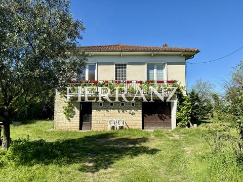 INVESTMENT OPPORTUNITY We offer you this charming house from the 60s of 170 m2 located in a dynamic area of Libourne, on a plot of 750 m2. Inside, discover a layout on two levels: The ground floor with a large entrance, two modular rooms, a toilet an...