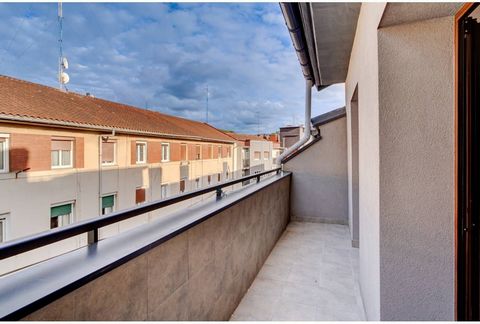 You can't miss this unique opportunity to acquire a penthouse for sale in the heart of Trintxerpe! This bright property is located on the top floor of a building with no pending works, which guarantees tranquility and comfort. With its 80 m² built an...