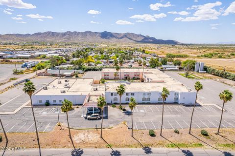 Prestigious investment opportunity in opportunity zone of Casa Grand! Conveniently located just a few minutes away from restaurants and easy access to I-10. Spacious parking lot, mountain views, pole sign, and palm trees galore. Remodel and maintain ...