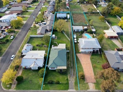 Situated in ever popular and fast growing Eglinton, this huge 2023sqm parcel of land offers great development and investment opportunities. Live in or invest in this very unique property! On offer: * Hamptons style 4 bedroom home comprising of huge b...