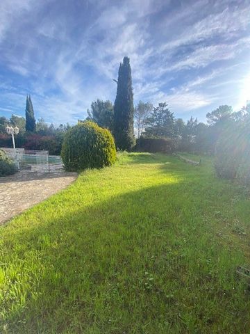 For sale Montferrier-sur-Lez, (HERAULT), house of 233.39 m² on 2528 m² of land with swimming pool. It is located in a wooded environment of absolute calm. Great potential for this house where we find on the ground floor an entrance, a separate kitche...