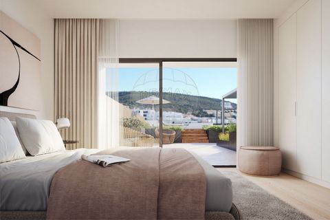 1-Zimmer-Apartment mit 2 individuellen Boxen und Whirlpool. Wir präsentieren Vale das Amendoeiras von Sesimbra , das neueste Immobilienprojekt, das das Konzept von Luxus und Exklusivität neu definiert. Eingebettet in die üppigen grünen Hügel von Sesi...